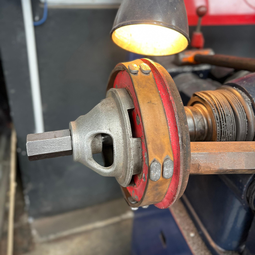 Torno y maquinaria del taller automotriz